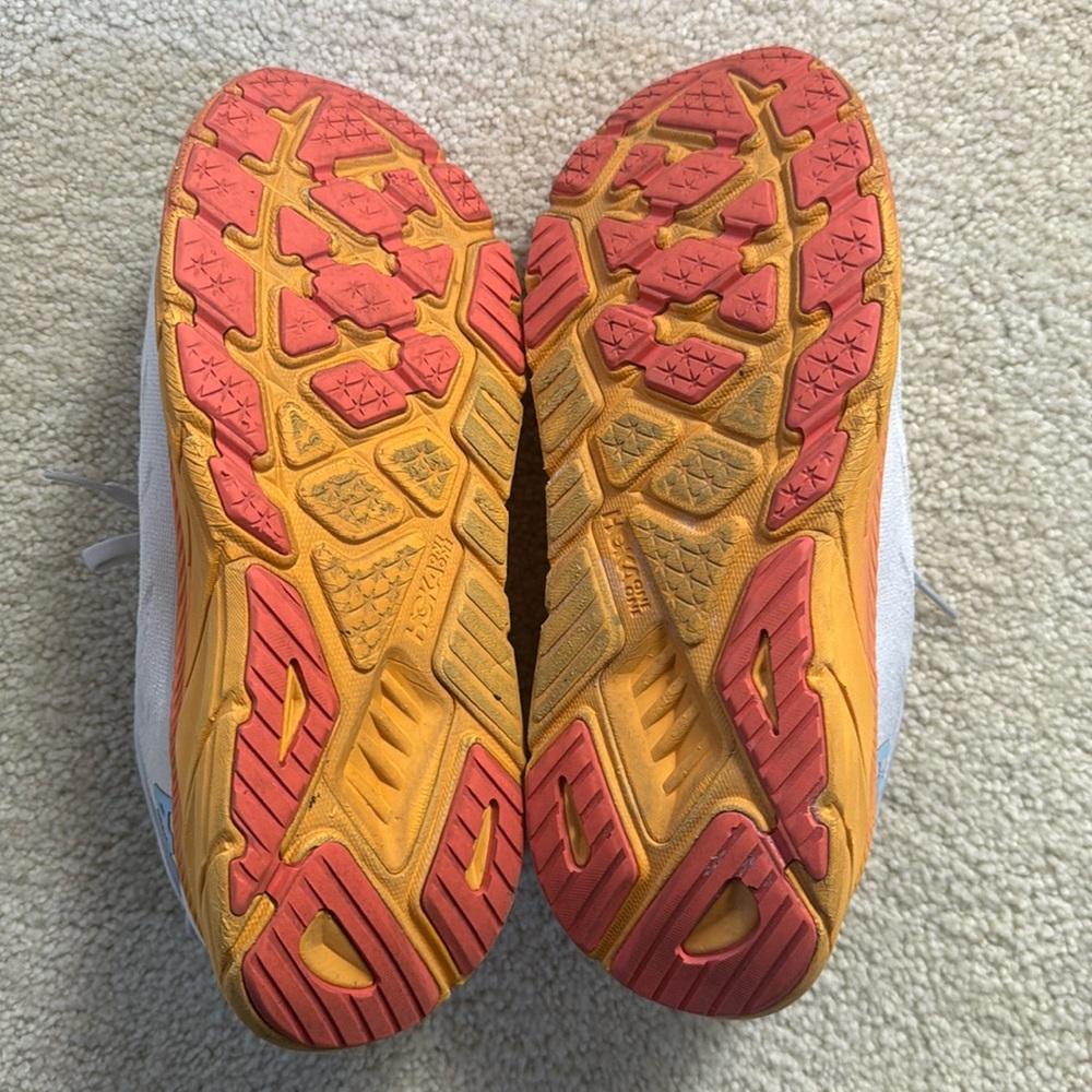 Hoka One One Arahi 6 White/Orange Size 10B Women’s - Picture 4 of 4
